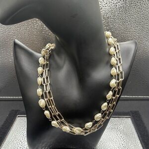 Elegant Gold and Cream Pearl Necklace